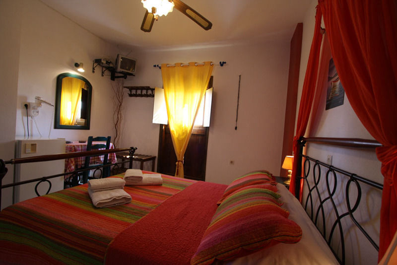 Polikandia Hotel Folegandros Town Exterior photo